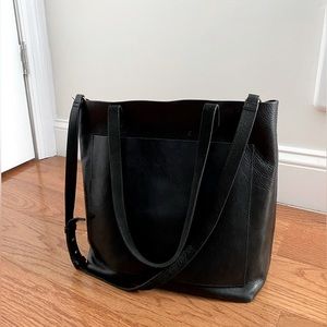 Madewell Medium Transport Tote Crossbody in Black